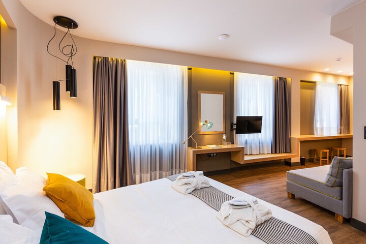 Room 36 of 102