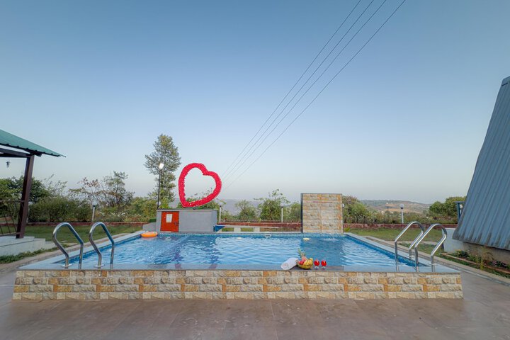 Pool 50 of 62