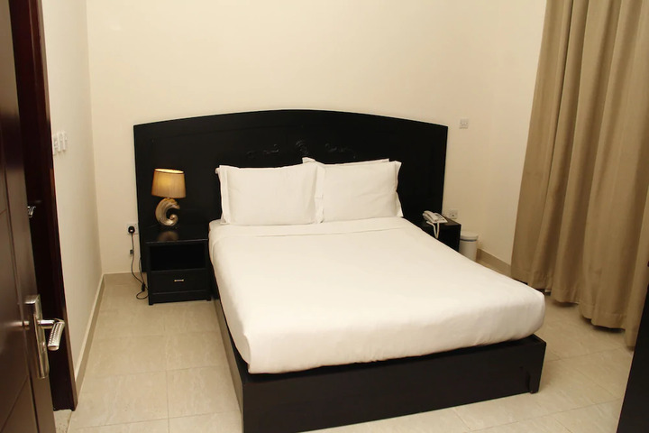 Room 5 of 9