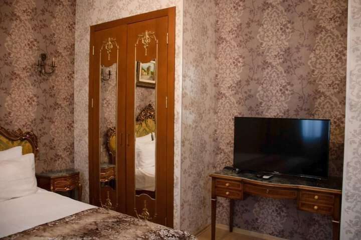 Room 15 of 25
