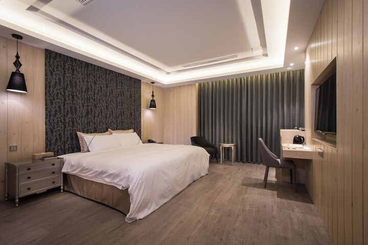 Room 102 of 113