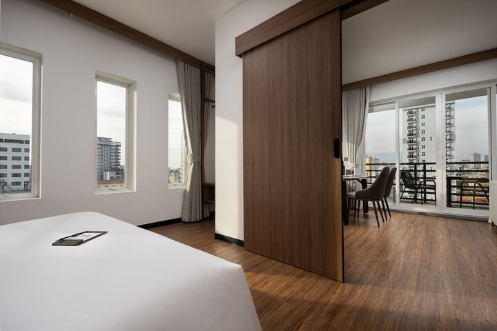Room 28 of 96