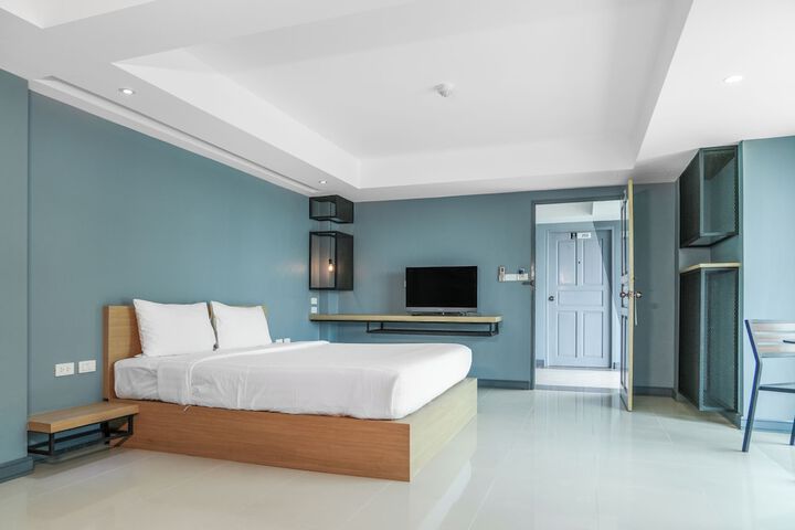 Room 15 of 28