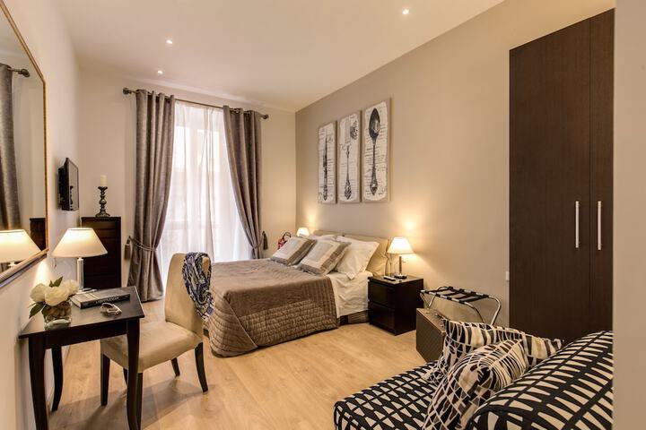 Room 4 of 28
