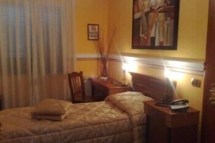 Room 9 of 43