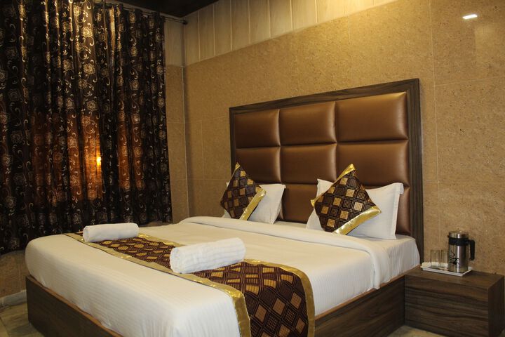 Room 8 of 15