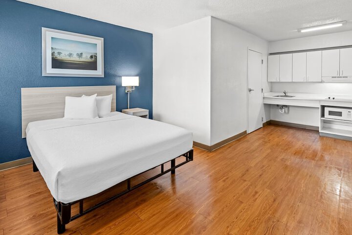 Room 10 of 19