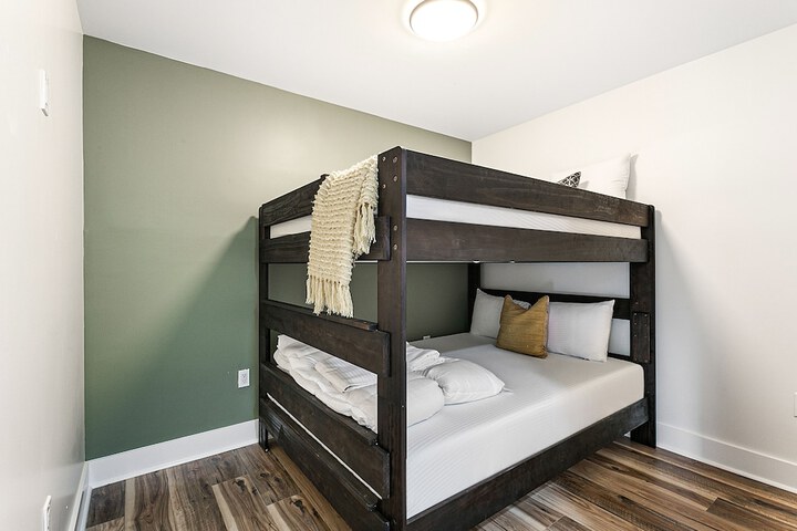 Room 17 of 51