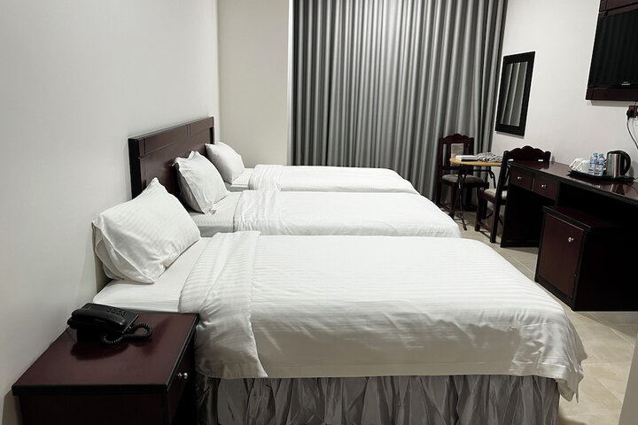 Room 5 of 9