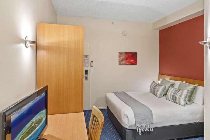 Room 22 of 34