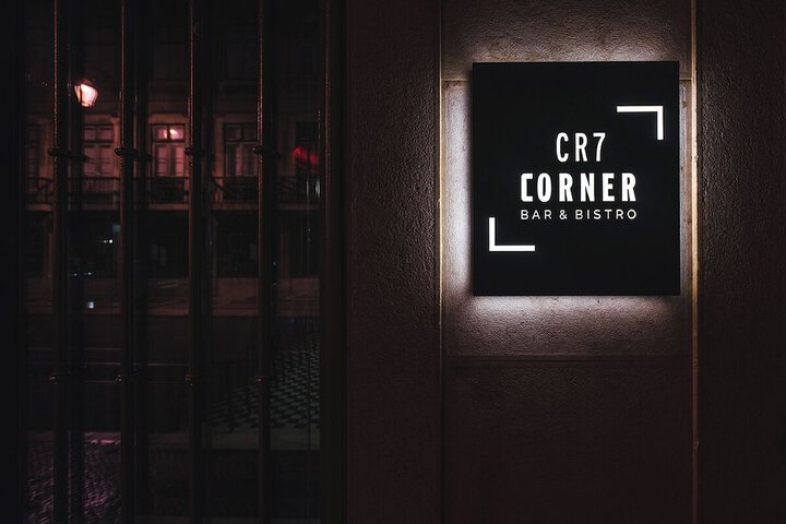 Lounge 37 of 44