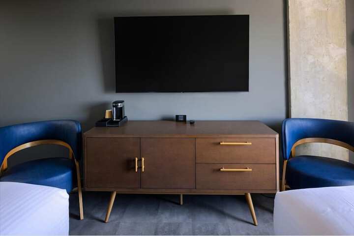 Room 5 of 10