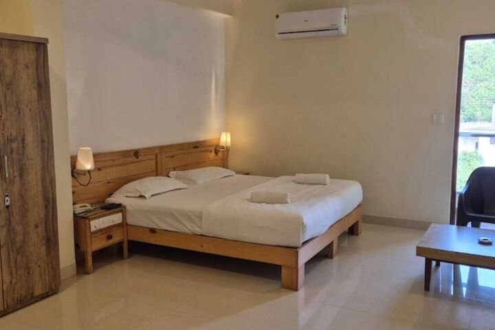 Room 28 of 169