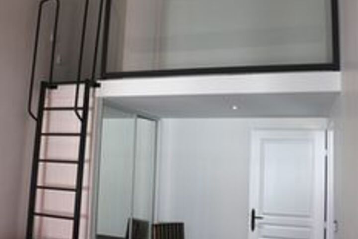 Room 27 of 73