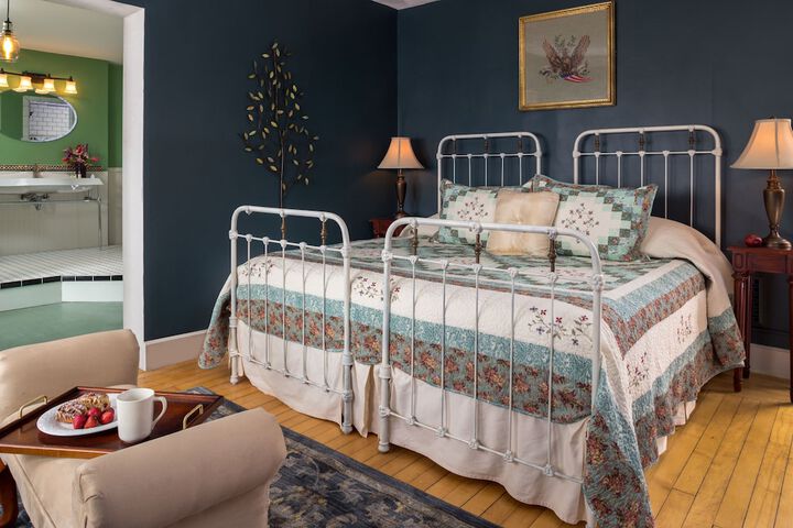 Room 4 of 55