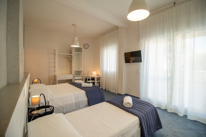 Room 33 of 104