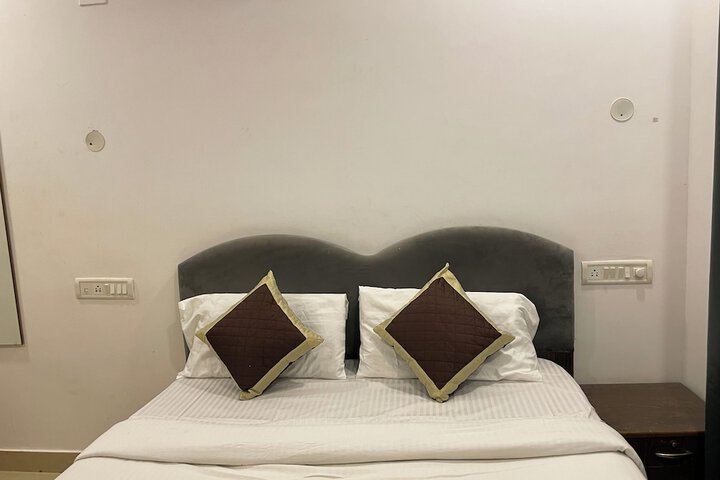 Room 8 of 30