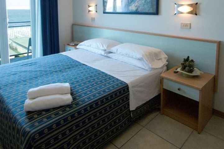 HOTEL ROYAL