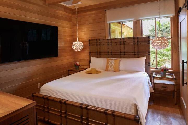 Room 2 of 8