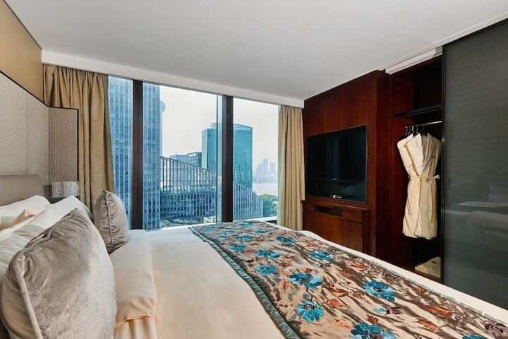 Room 34 of 102