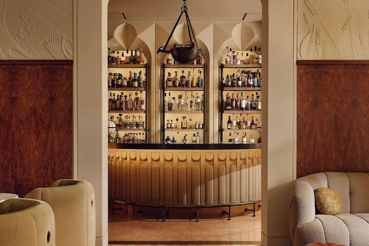 Lounge 99 of 106
