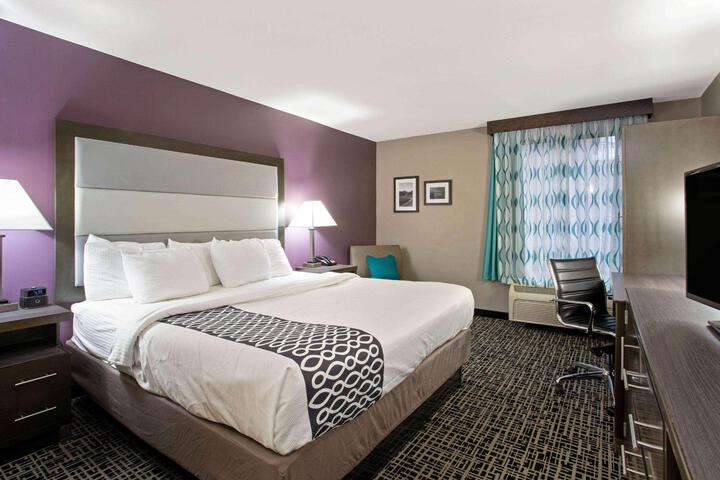 1 King Bed Deluxe Room (14 of 14)