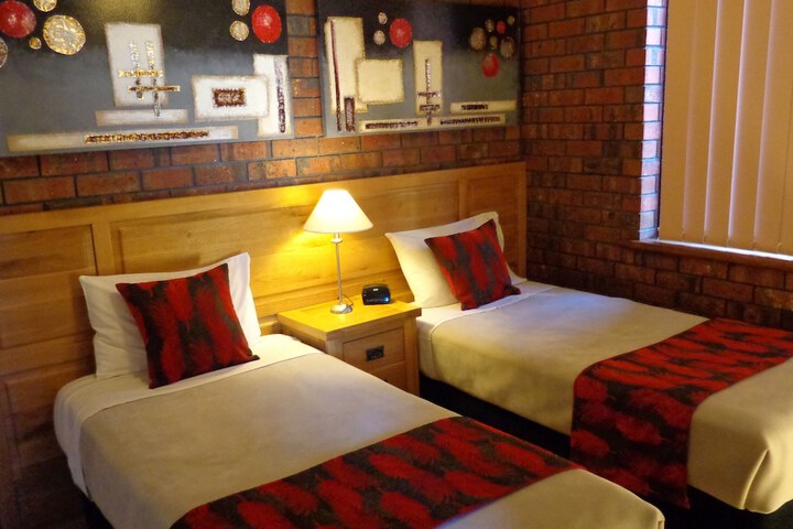 Room 6 of 34