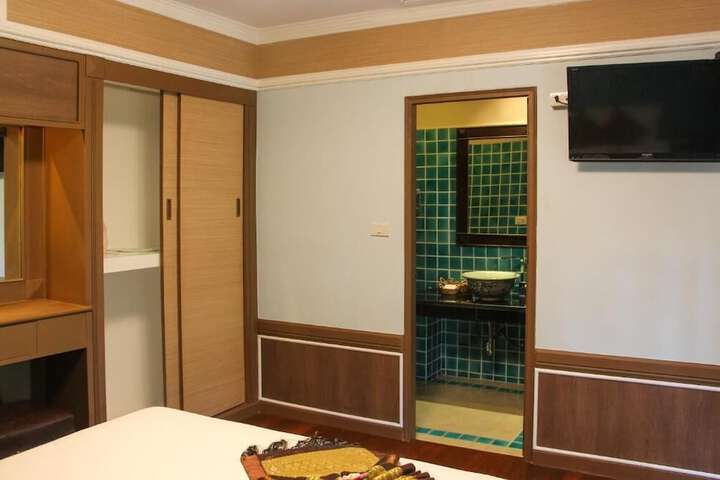 Room 21 of 111