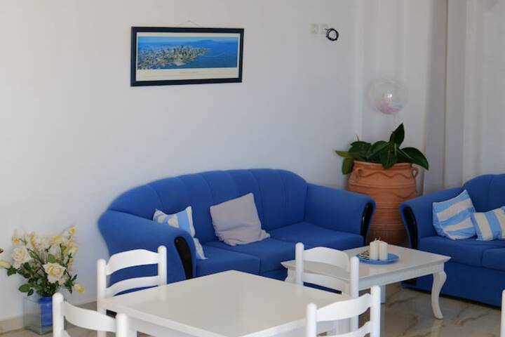 Lounge 50 of 59