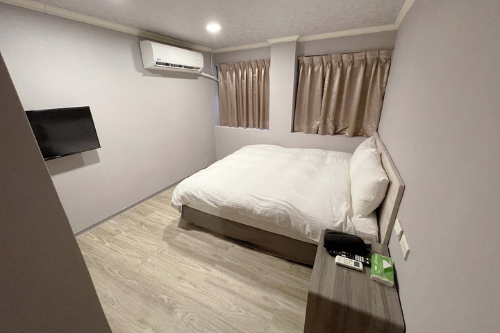 Room 16 of 73