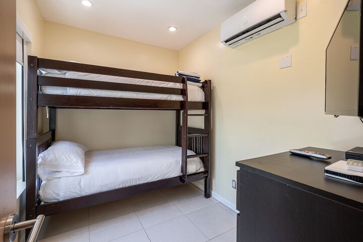 Room 11 of 76