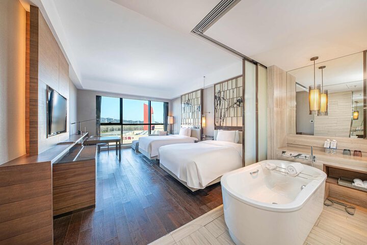 Room 33 of 118