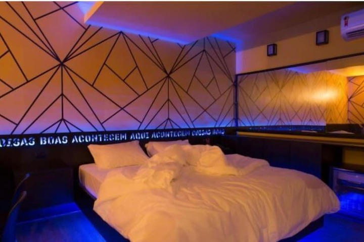Room 2 of 57