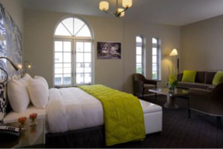 Room 8 of 16