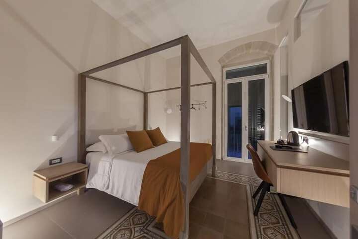 Room 3 of 46