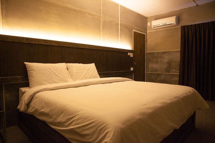 Room 8 of 48