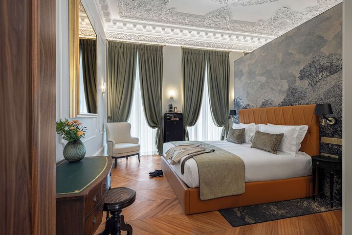 Room 33 of 64