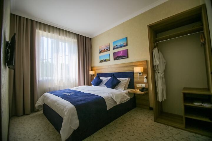 Room 12 of 47