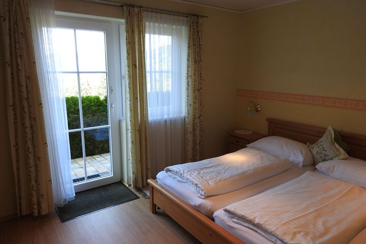 Room 2 of 33