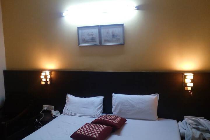 Room 6 of 11
