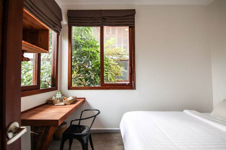 Room 10 of 83