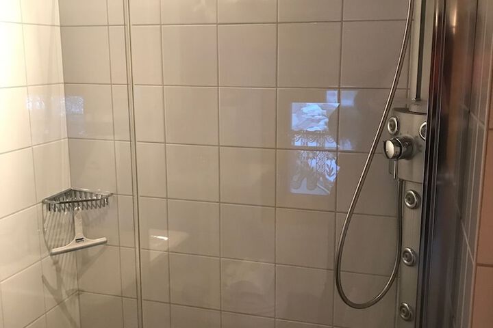 Room 8 of 15