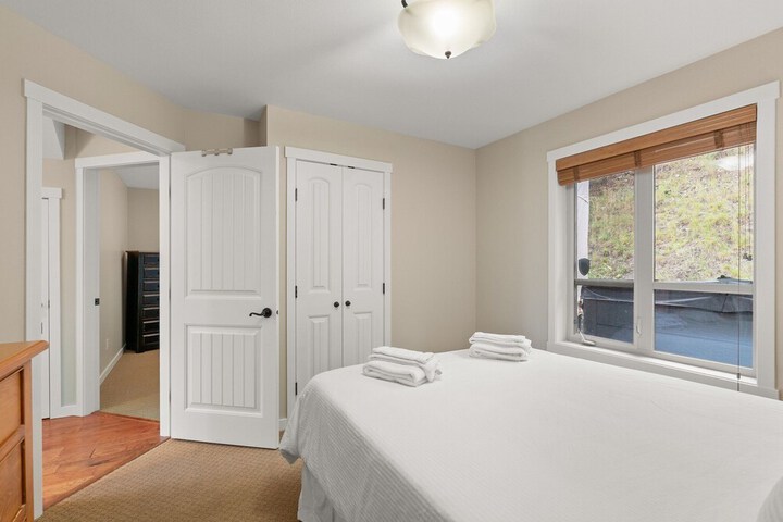 Room 43 of 543
