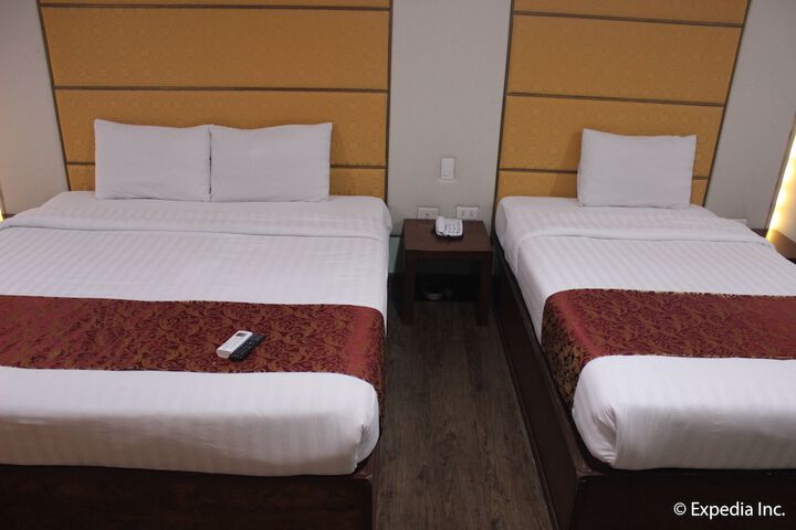 Room 6 of 98