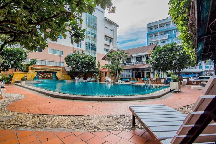 Hotel with Pool