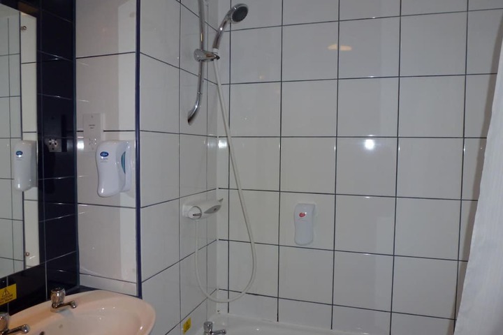 Room 40 of 74