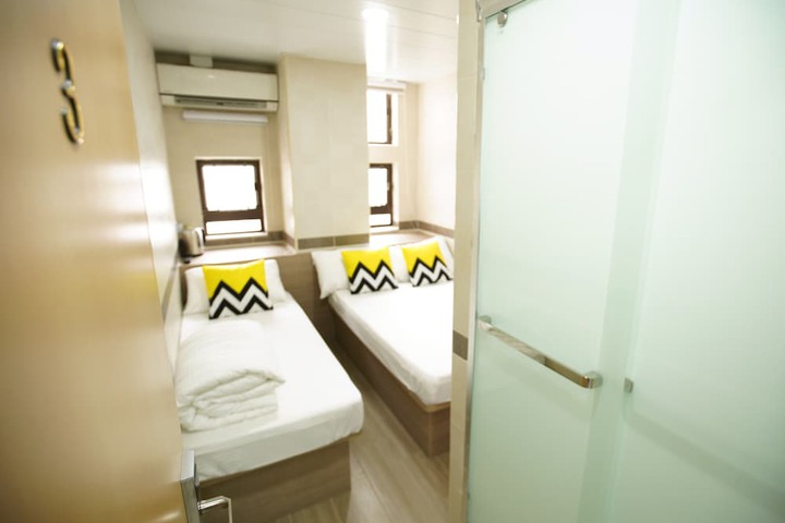 Room 43 of 195