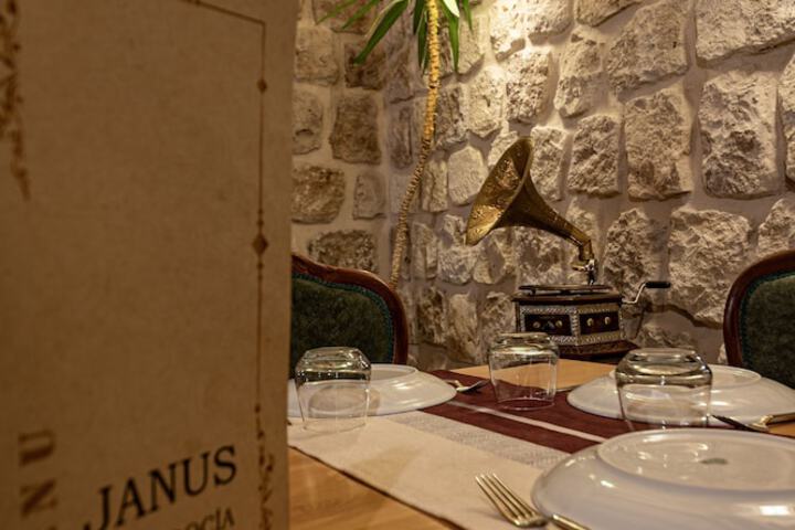 Dining 51 of 66