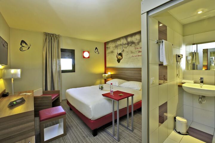 Room 5 of 45