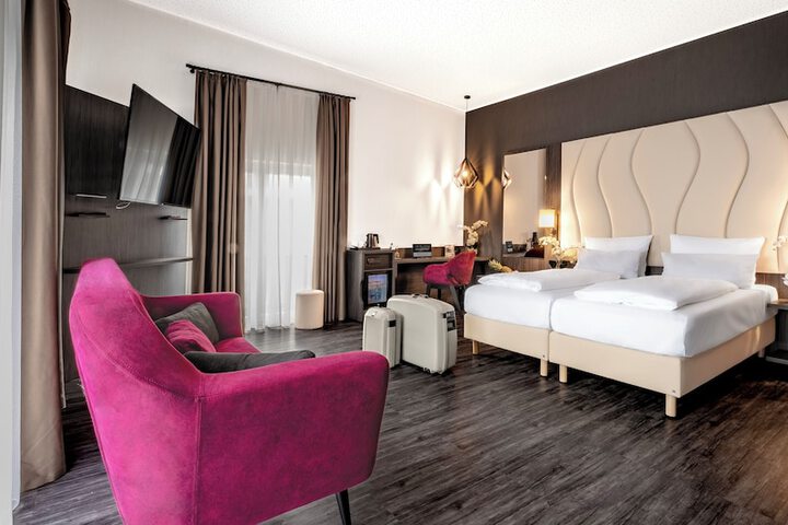 Room 27 of 71